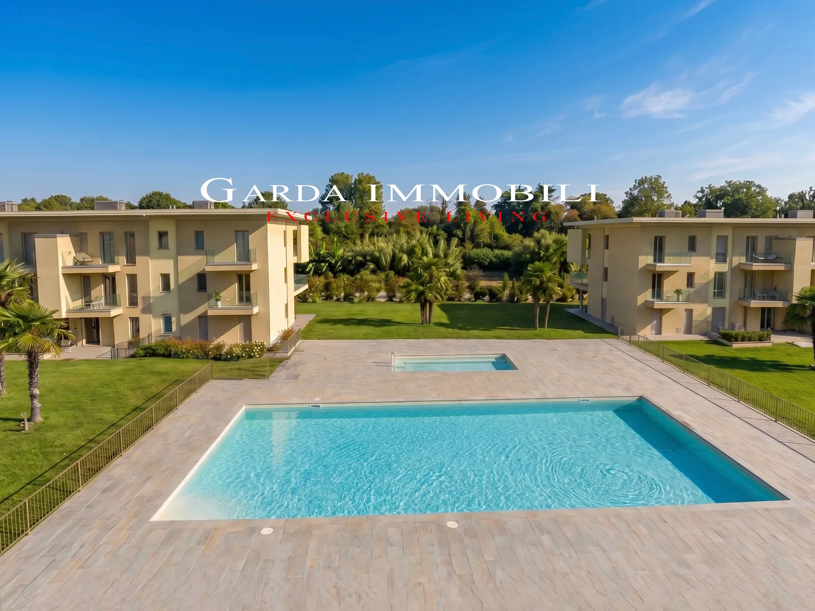 Residence Katya 2 — Le due piscine, principale e vasca per bambini